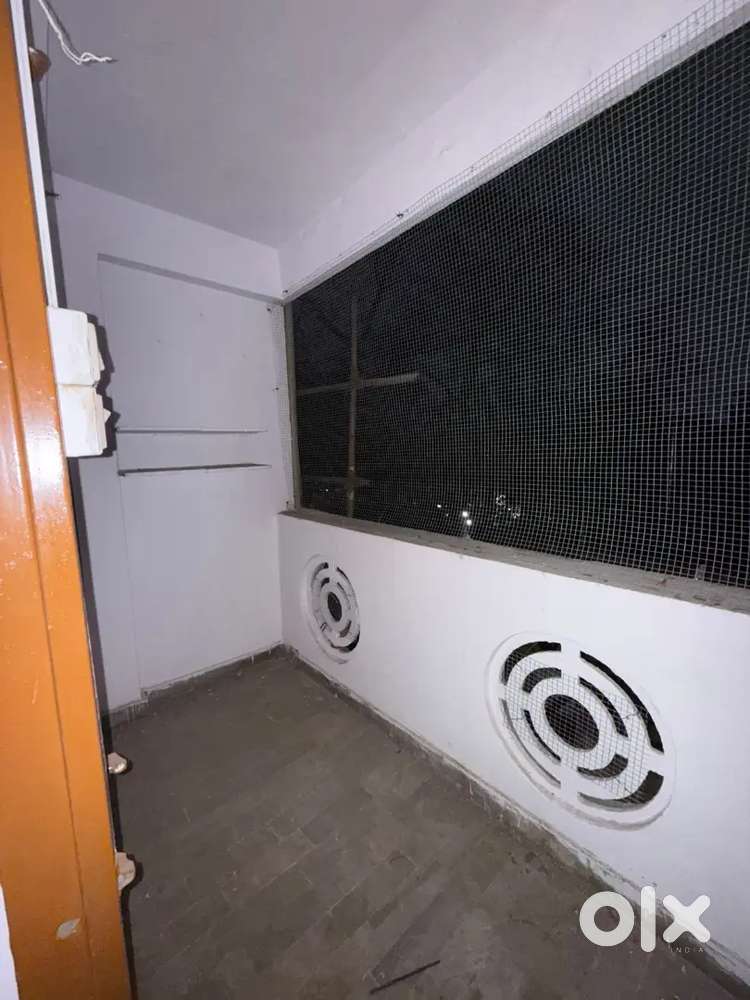 Semi furnished flat on main jk road suitable for office & residential