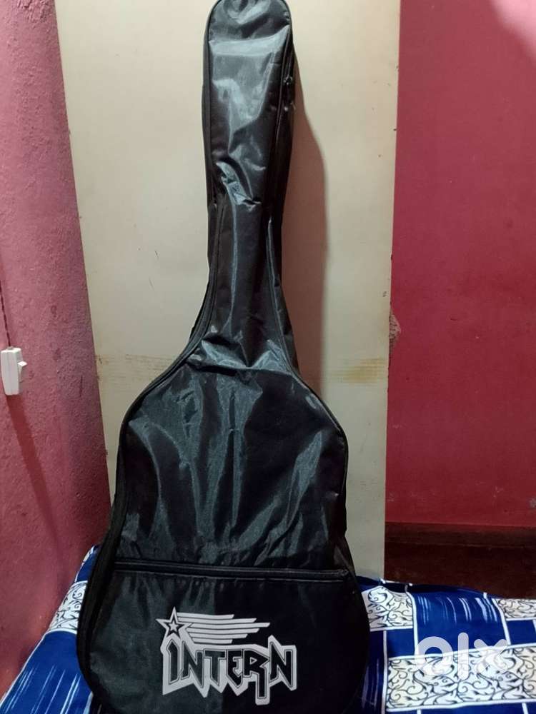 Intern Guitar