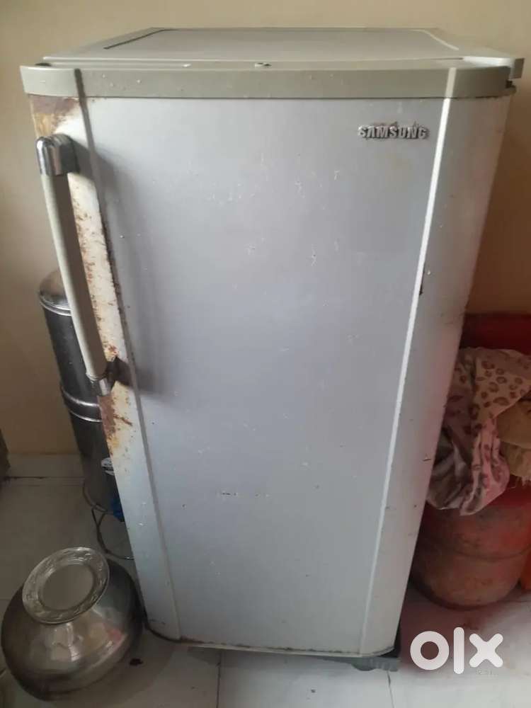 Single door fridge with cover
