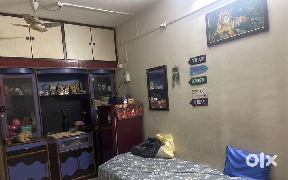 Need girl roommate for hall