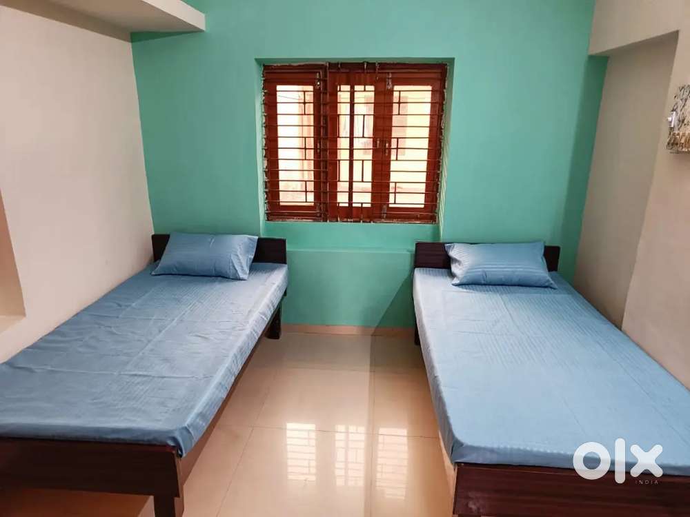 Premium boys PG Near Trident, Alkapuri