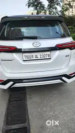 Jaguar and fortuner chalana hai Jaypee 134 noida