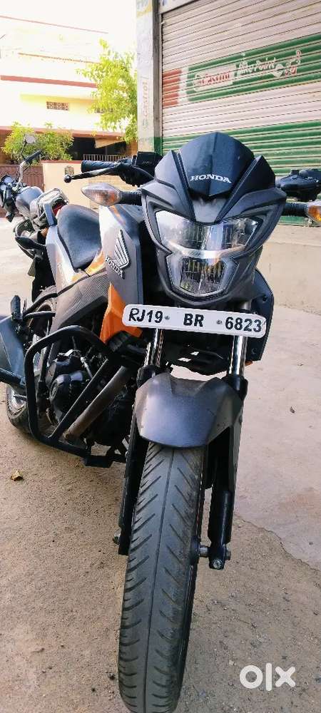 Bahut badhiya condition mein second owner hai