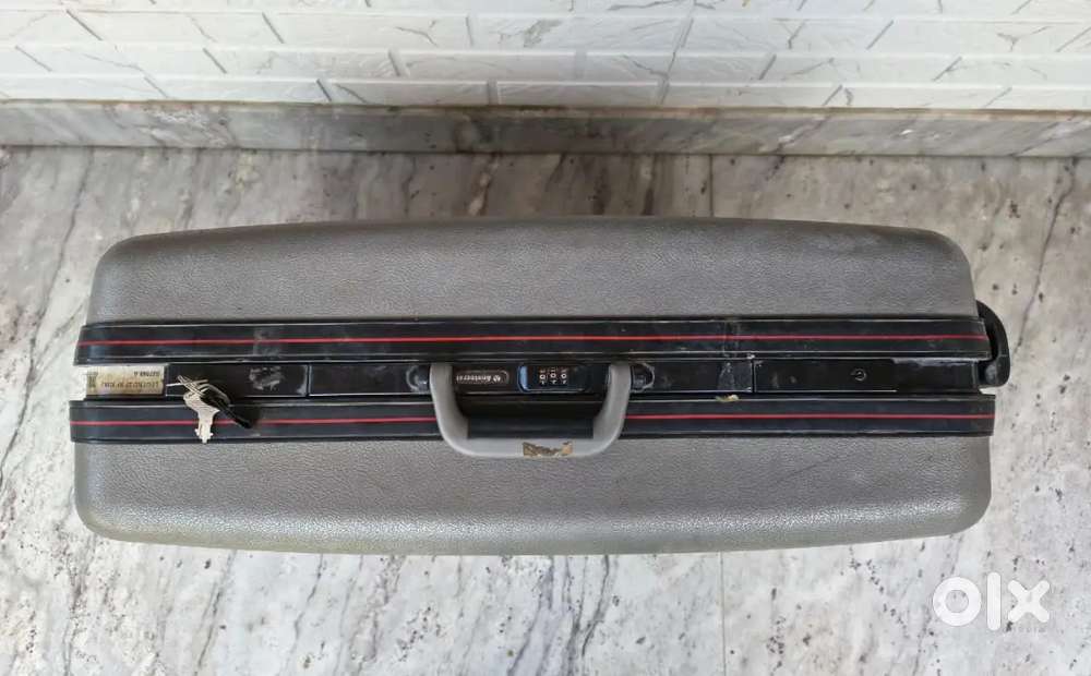 Full size aristocrat solid suitcase