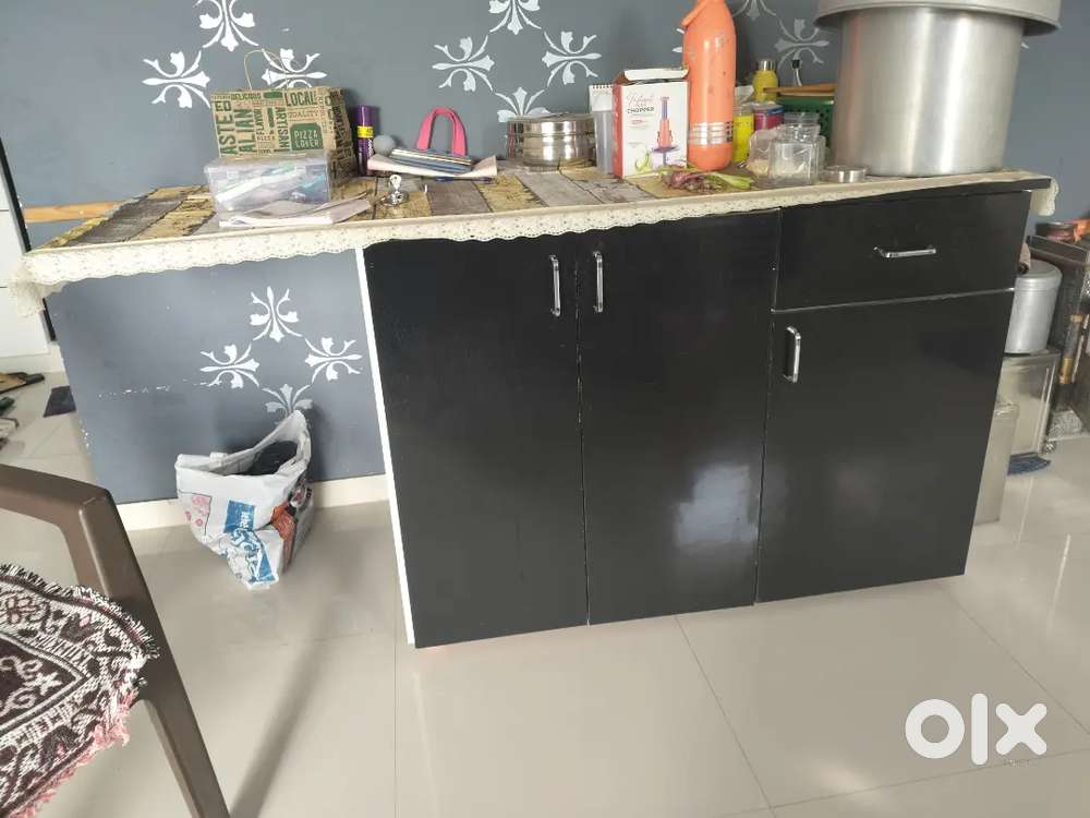 Kitchen cup board