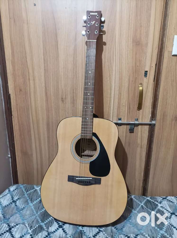 Yamaha f280 guitar