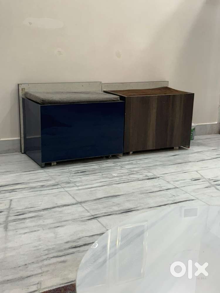 Storage pair of setti