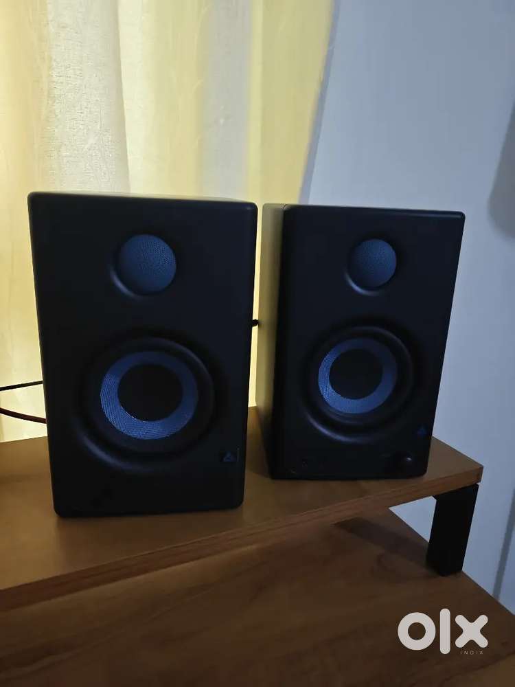 Audio array studio speakers