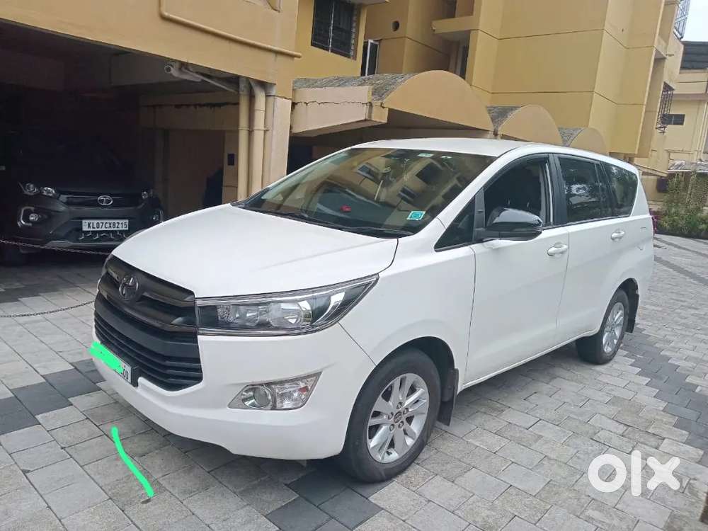 Low kilometer Single use showroom condition crysta