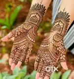 Mehandi designer at doop step