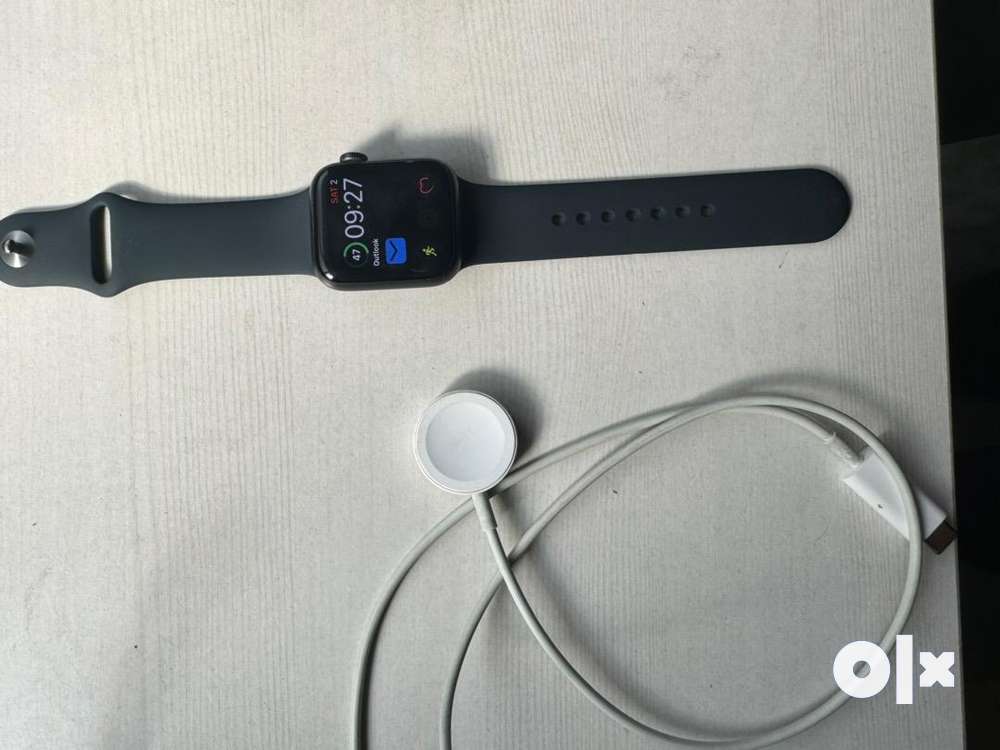 Apple watch SE Grey GPS 40 mm in excellent condition