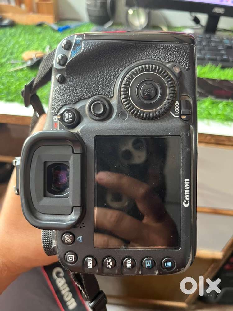 Canon 7d  17-85 lens 32 card.   Fixx price 19999