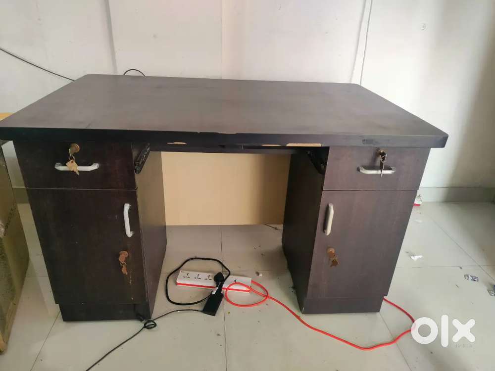 Computer Table (Large Size) 3.5* 2.5 feet