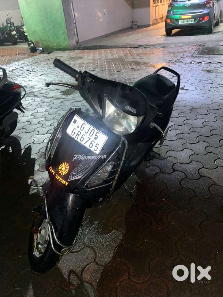 Hero Honda Pleasure In Black
