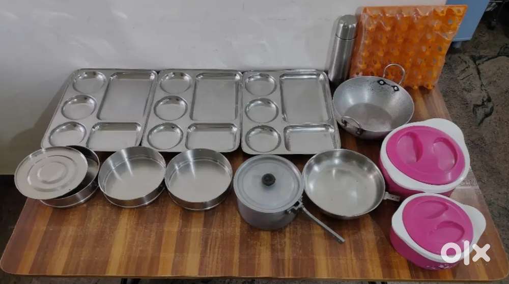 Kitchen items (vessels & mixie, juicer)