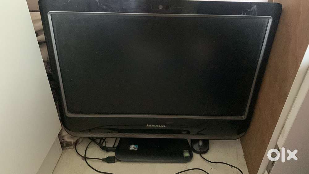 Lenovo computer with mouse and keyboard
