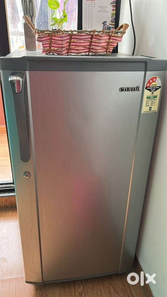 Excellent Condition Croma 5 Star 170L Fridge Low Power Use for family.
