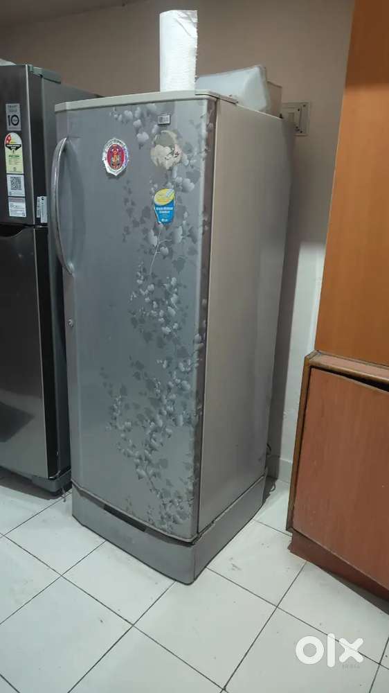 Refridgerator