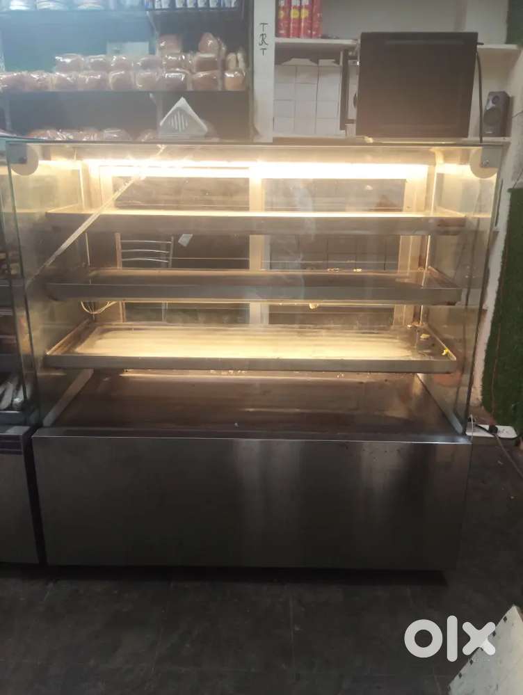 Ice cooling cake fridge