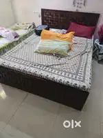 Queen size bed without mattress
