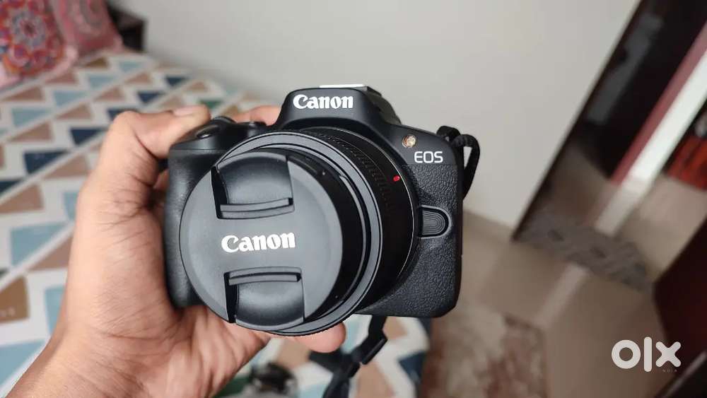 Cannon EOS R50 Dual Lens Kit Scratchless Condition