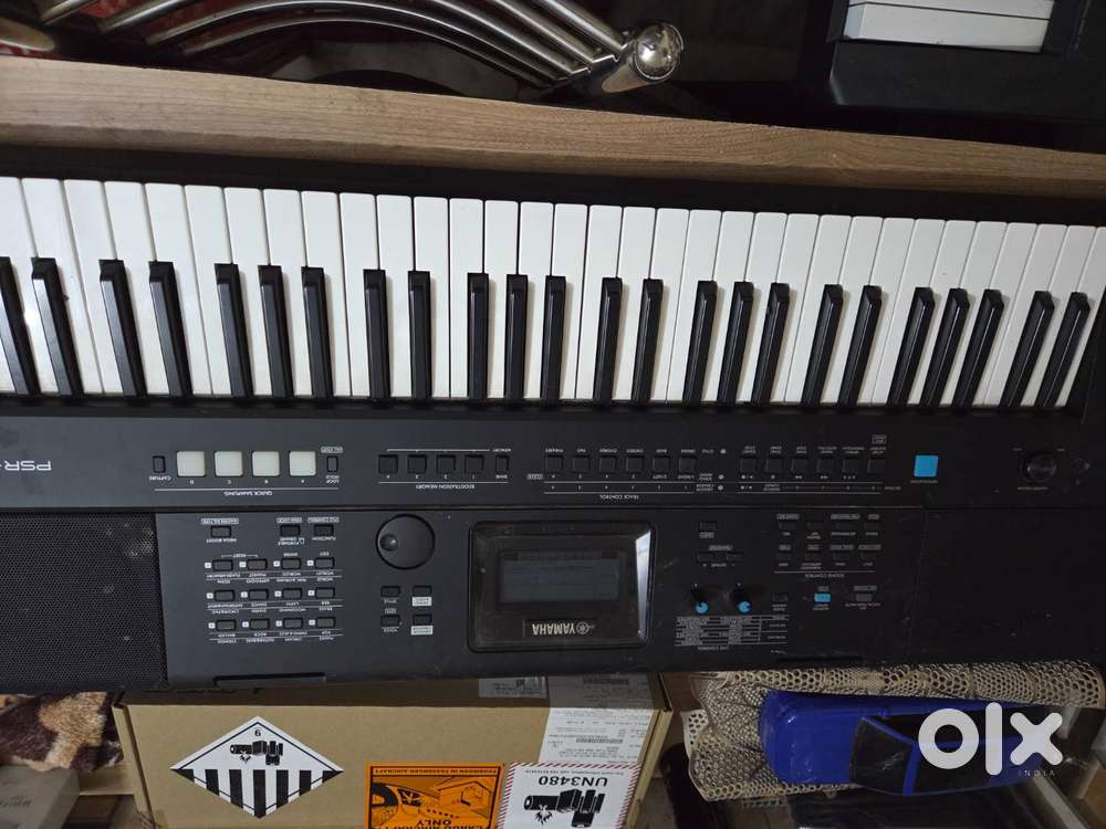 Yamaha keyboard 61 keys e473