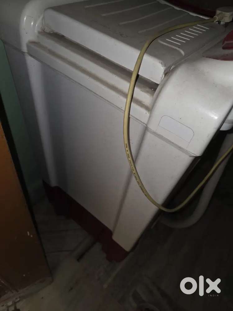 Whirlpool semi automatic washing machine 5 years old.