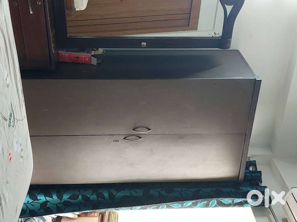 Wooden almirah for sell in ek murti chowk noida extension