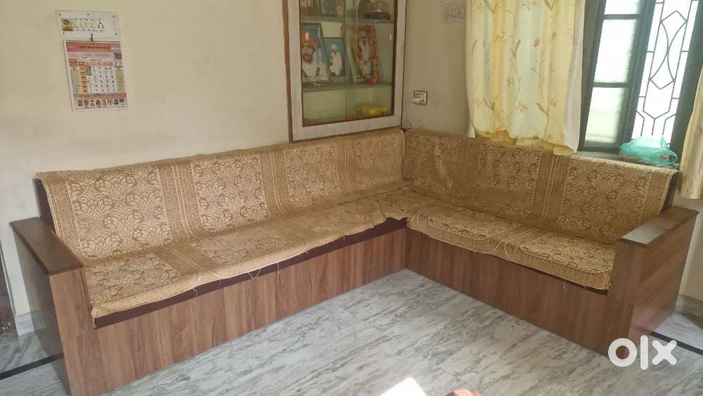 6 Seater L-Shape Sofa with Storage Box – Excellent Condition