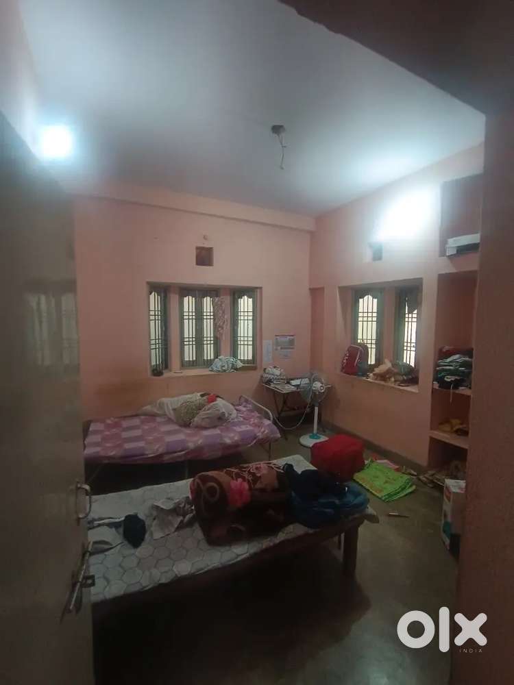 2 BHK flat for Bachelor