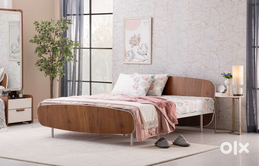 Wood queen bed in teak finish