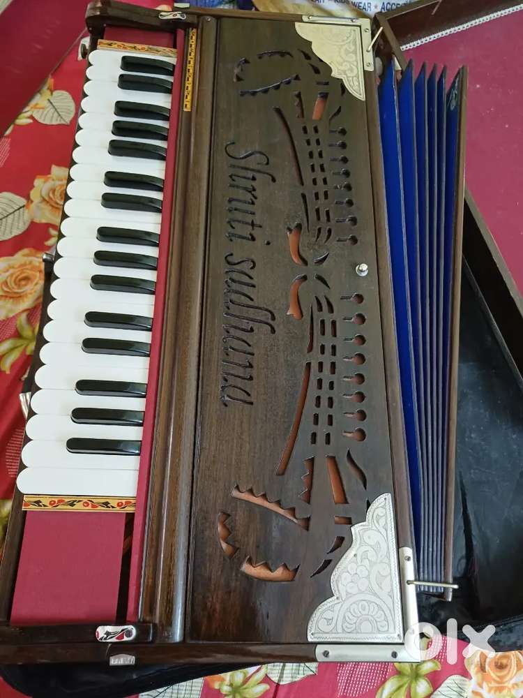 3 lines 9 scale changing Paris Reed harmonium for sell