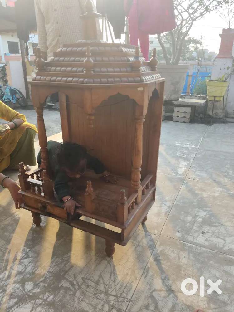 मंदिर Bechna hai