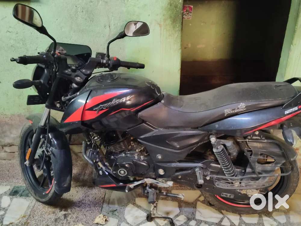 Bajaj Pulsar 125 abs vs6