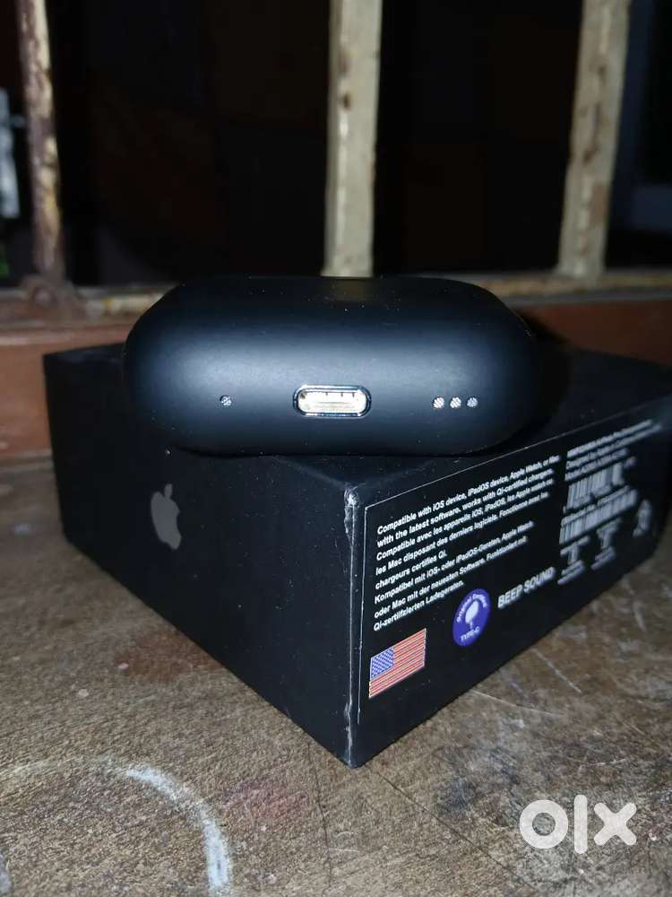 Earbuds urgent sell lena hai toh lo warna niklo timepass message