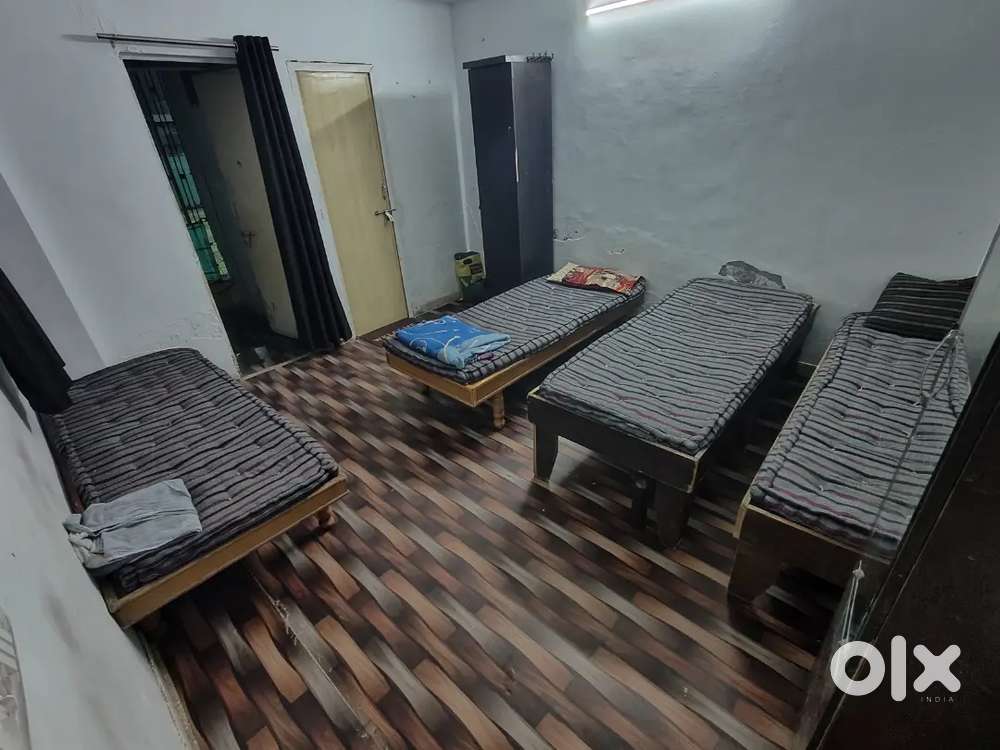 Sharing beds or room for Bachelors (only for working professionals)