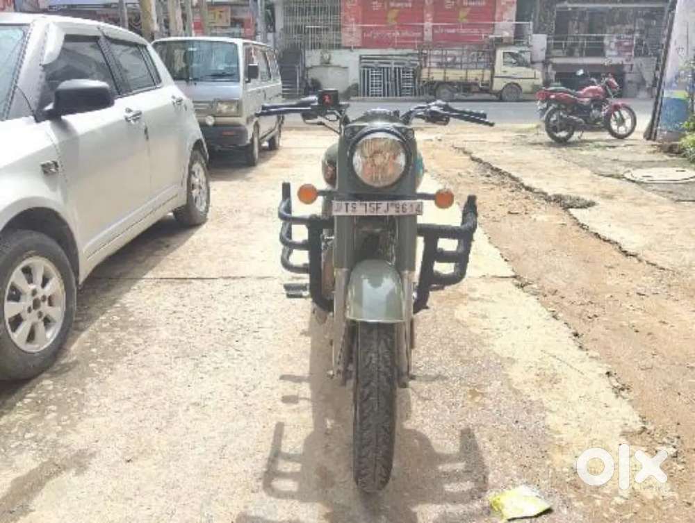 Classic 350 bs6 vehicle marsh grey good condition single handed custom