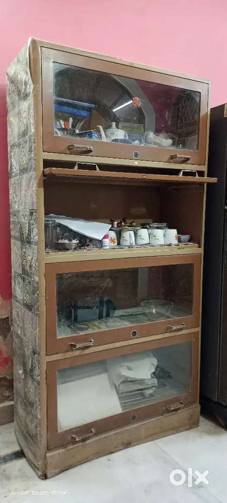 1 Iron Almirah 1 dressing table