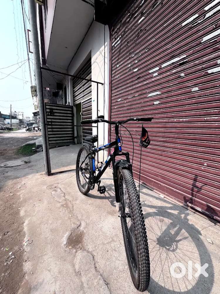 This bicycle is of hero brand And it is just 6 months old .