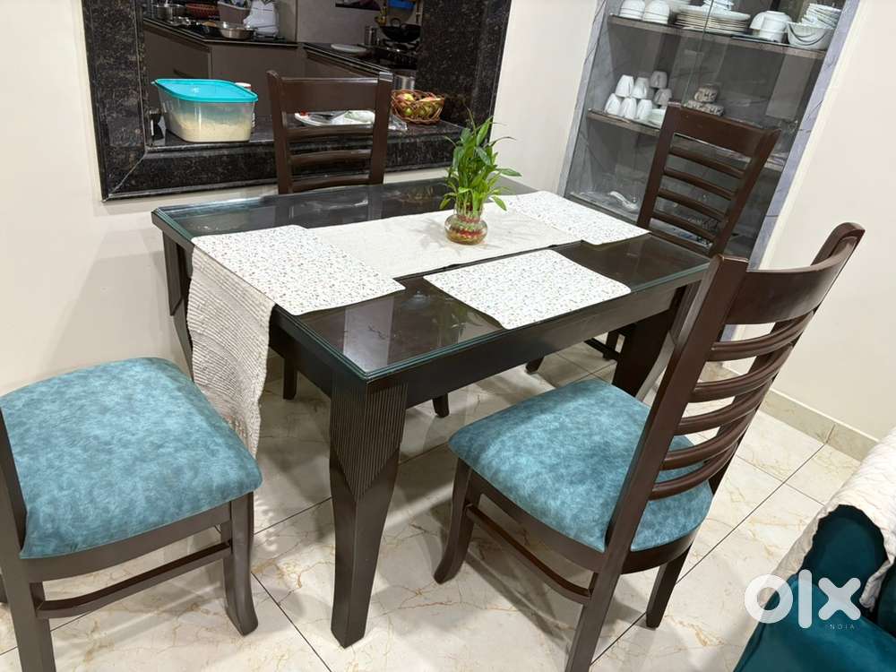 Dining table and centre table full set
