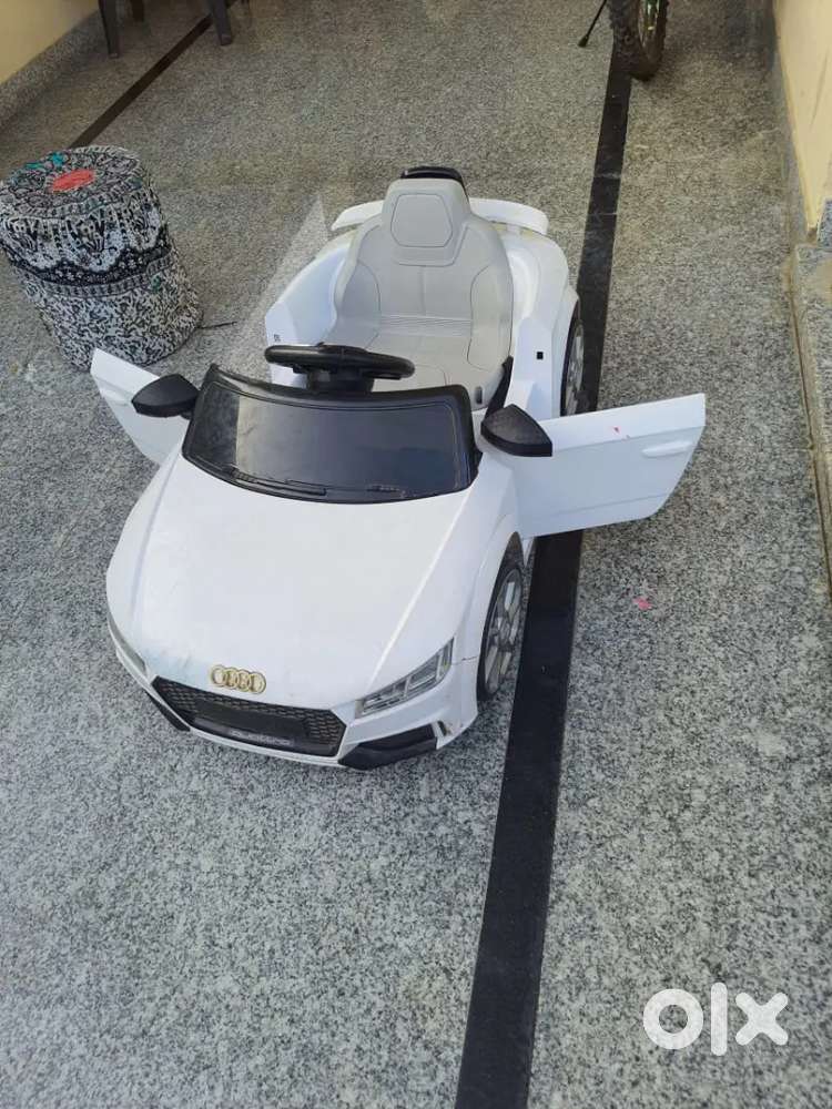 Toy Car with remote in good condition