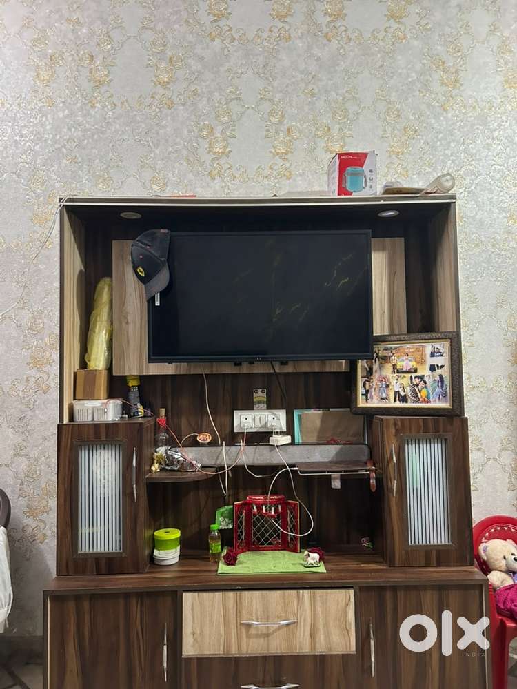LED Stand For sale only 6 month used