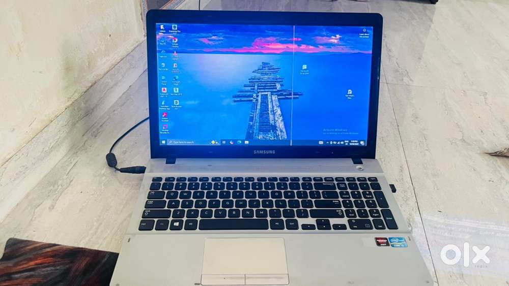 SAMSUNG laptop