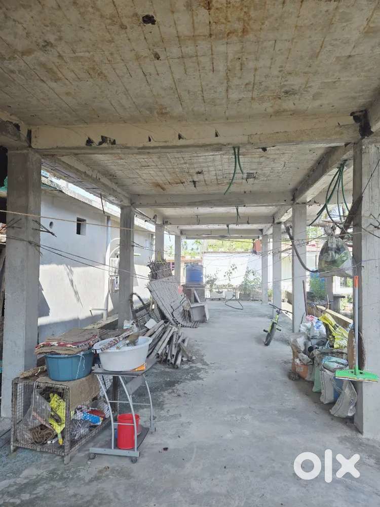 1395sq space available in 1st floor for godown.
