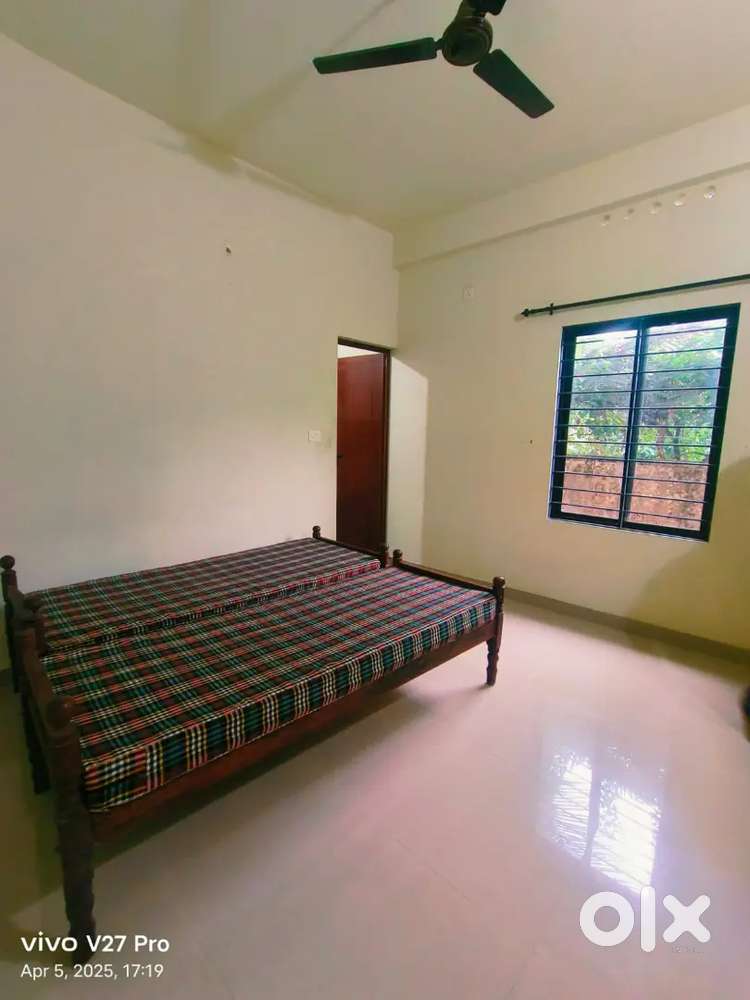 COUPLE'S/4 BACHILORS - 2BHK FURNISHED APARTMENT RENT KAKKANAD INFOPARK