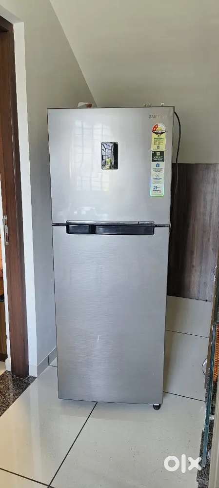 Double door refrigerator