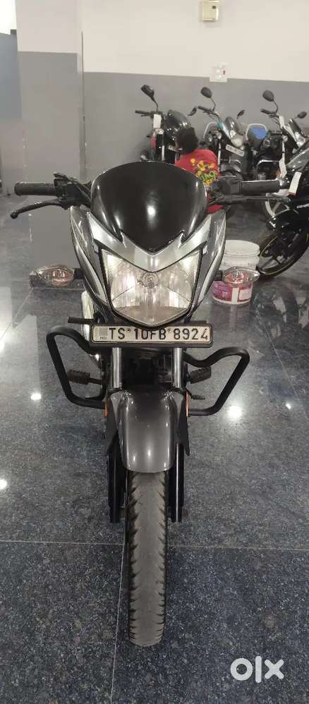 Honda CB shine 2022 model silver color in excellent condition