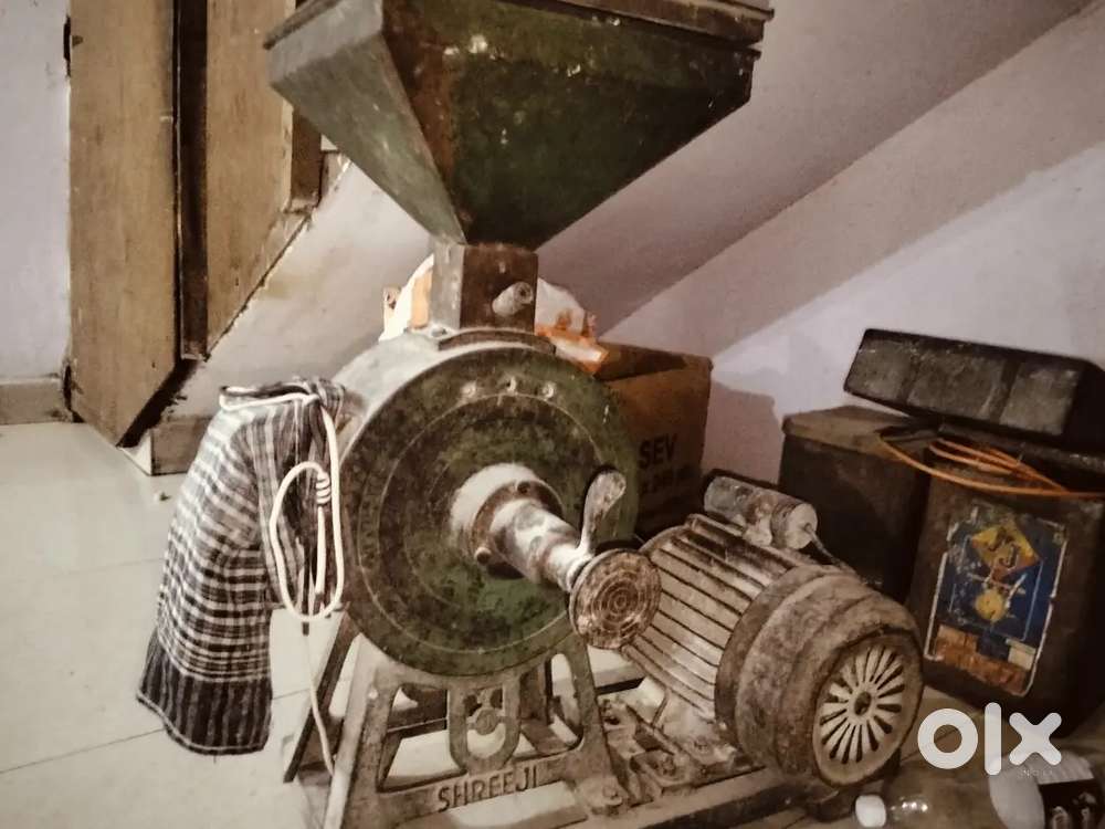 Ghar ghanti (aata chakii machine)