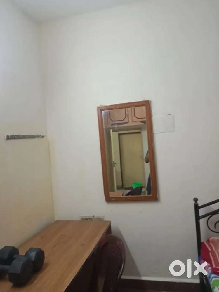 700sq 1bhk semi furnished for rent in Choolaimedu