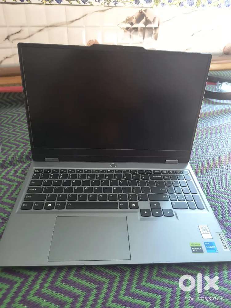 Urgent money need 6 month laptop with documents also keyboard free